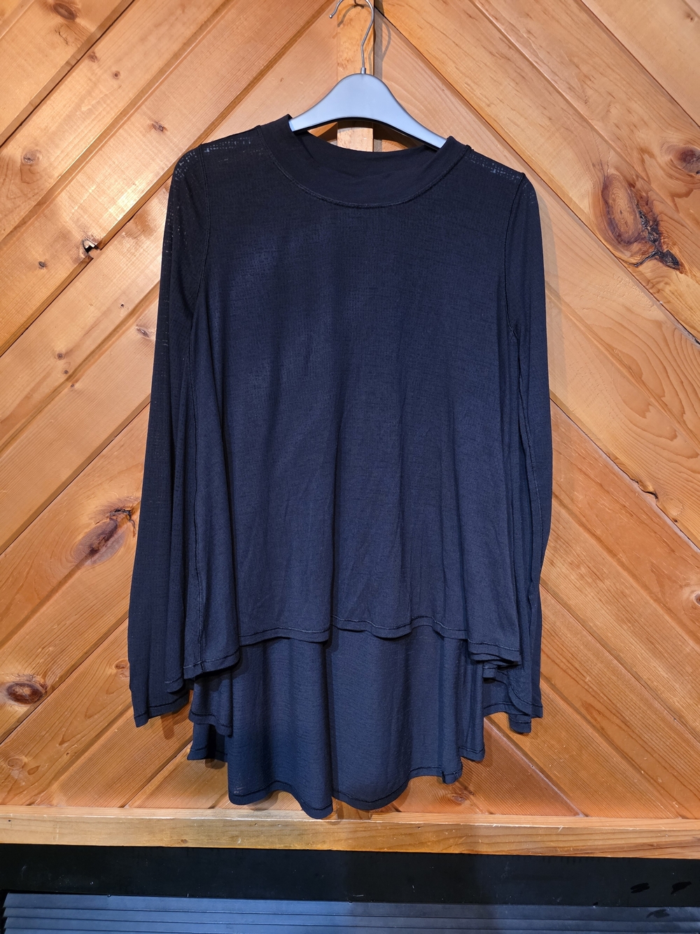 Lululemon Black Long-Sleeve Hi- Low  Top Size L PTP 22 In. L Front 23 Back 30in.